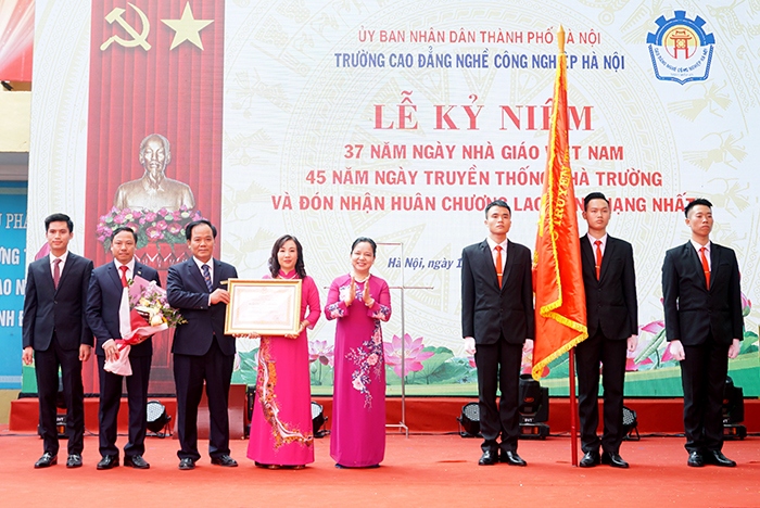 Trường Cao đẳng nghề Công nghiệp Hà Nội đón nhận Huân chương Lao động hạng  Nhất